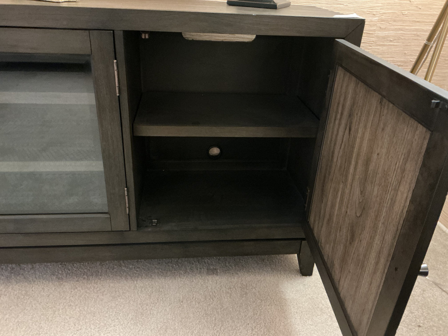 LG ENTERTAINMENT TABLE