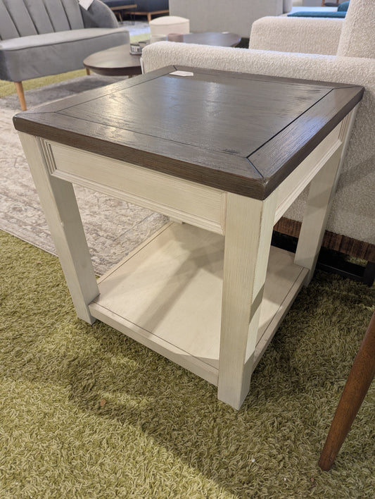 WHITE BASE SQUARE SIDE TABLE